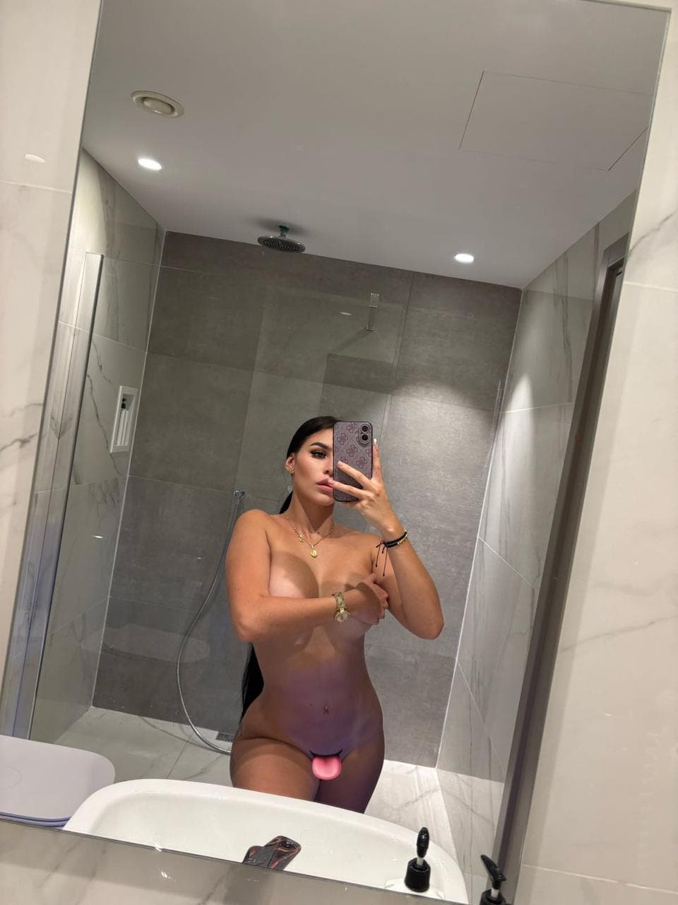 Chloe - Image 1