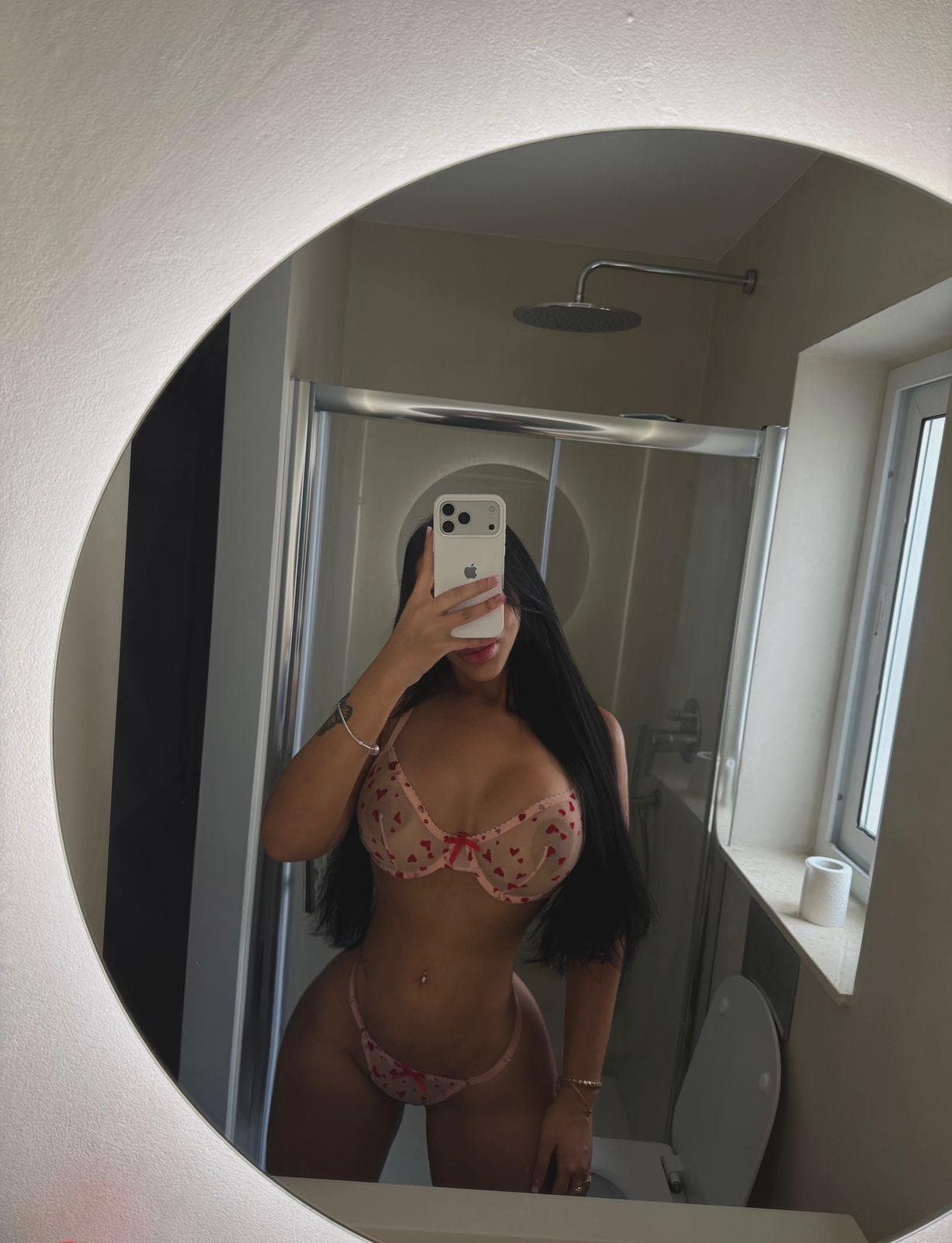 Alana - Image 6